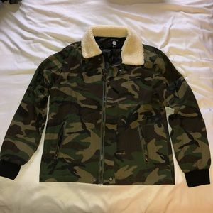 Camo bomber jacket with cotton collar